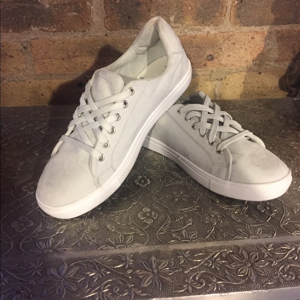 Hippie Laundry Gray & White Sneaker.